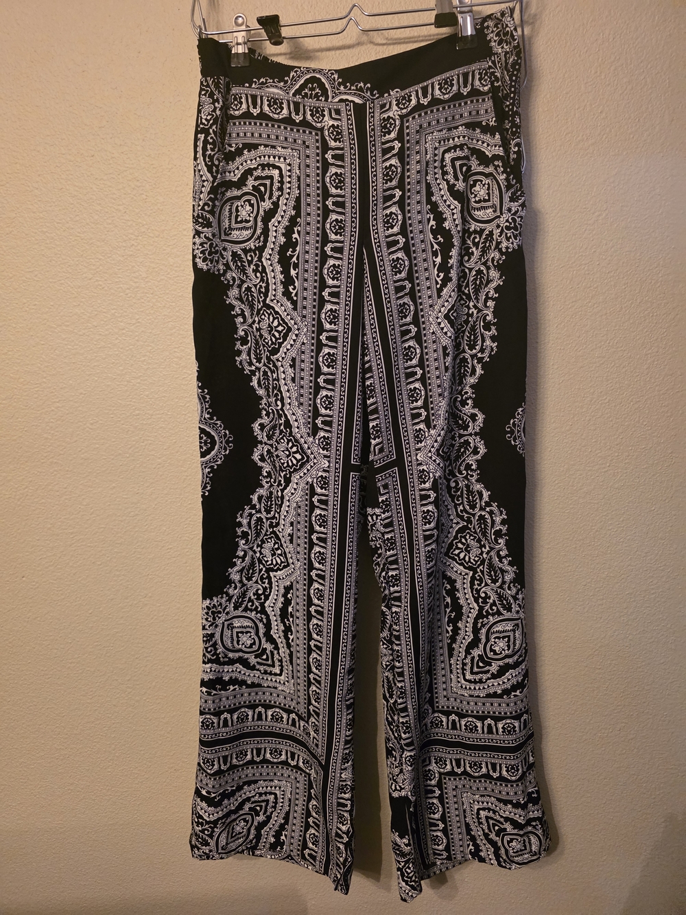 BCX Black and White Bandana-Print Wide-Leg Pants